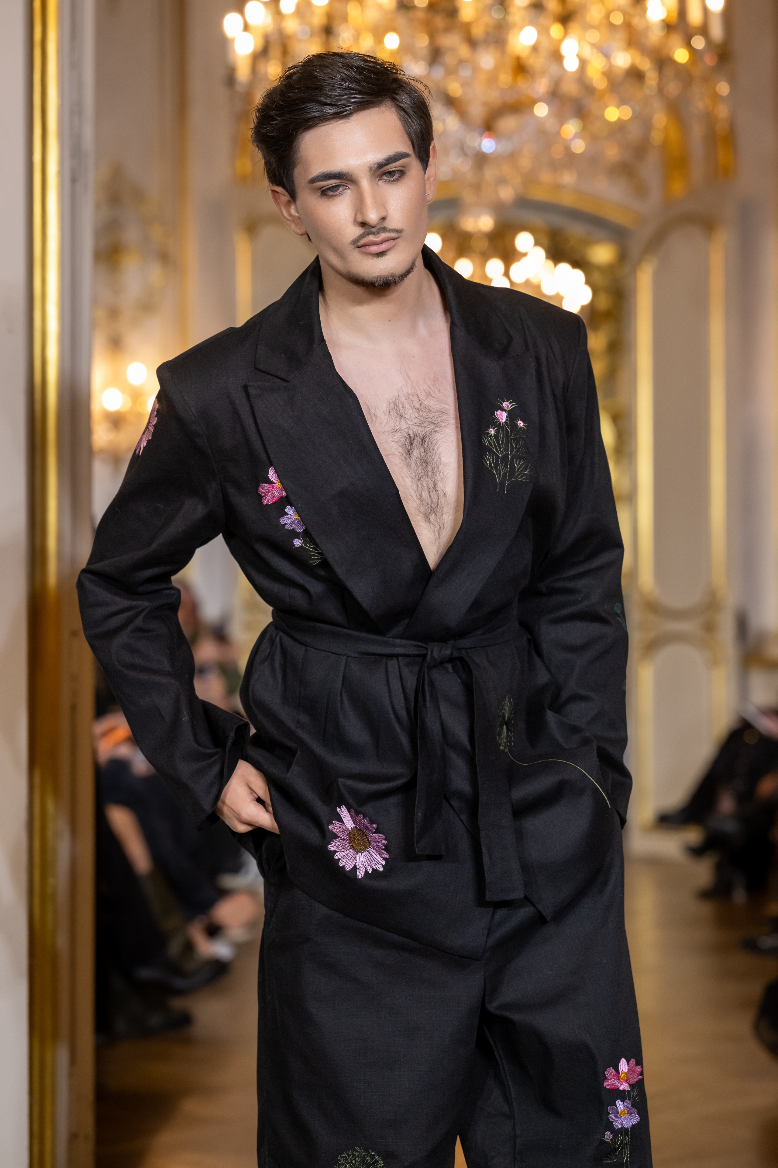 Israel Huertas Escalante en pasarela de moda