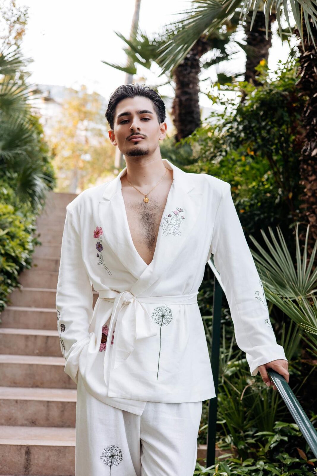 Israel Huertas - Monaco FW 2026, editorial pose perfil traje floral